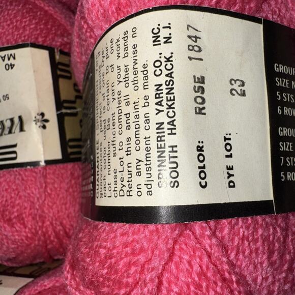 Spinnerin Versatile Made In France Lot of 21 Skeins 40 Grams Rose 1847 NEW - Picture 4 of 8